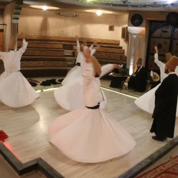 Dönen Derviş Gösterisi